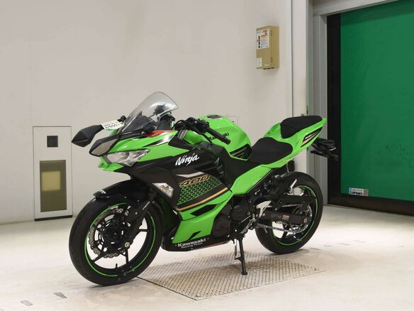 2019 Kawasaki Ninja 400, зелёный, 677000 рублей - вид 3