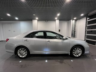 2012 Toyota Camry VII (XV50), серебристый, 1455000 рублей, вид 2