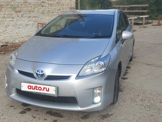 2011 Toyota Prius III (XW30), серебристый, 1050000 рублей, вид 1