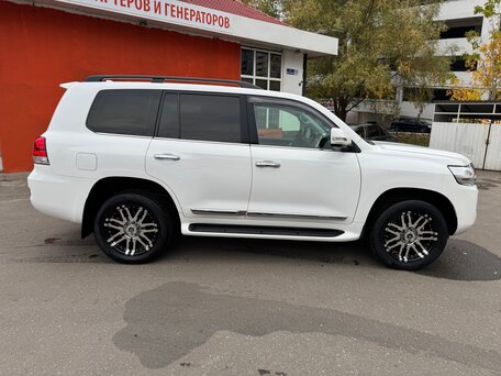 2015 Toyota Land Cruiser 200 Series Рестайлинг 2, белый, 5750000 рублей, вид 2
