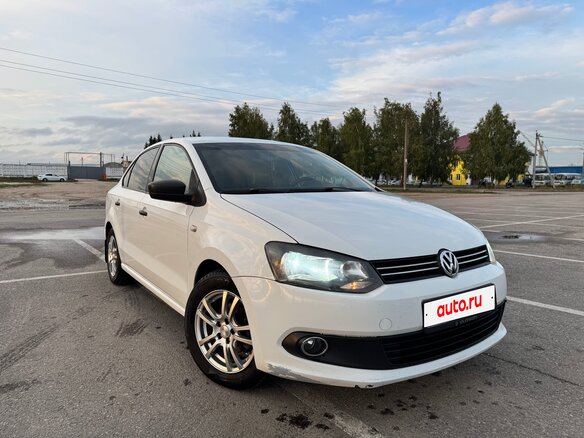 2014 Volkswagen Polo V, белый, 650000 рублей - вид 2