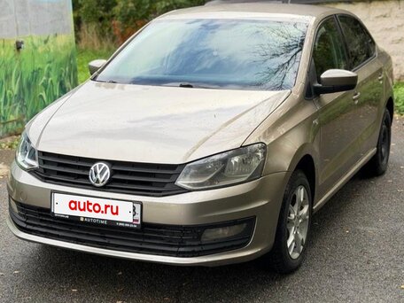 2015 Volkswagen Polo V Рестайлинг, бежевый, 599900 рублей, вид 1
