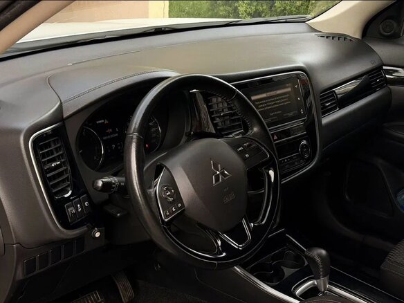 2019 Mitsubishi Outlander III Рестайлинг 3, белый, 1700000 рублей - вид 6