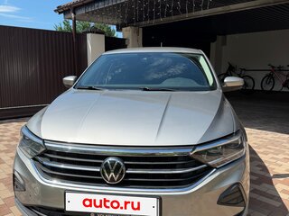 2021 Volkswagen Polo VI, серебристый, 1850000 рублей, вид 2