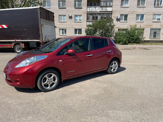 2014 Nissan Leaf (EM57) I (ZE0/AZE0), пурпурный, 950000 рублей, вид 1