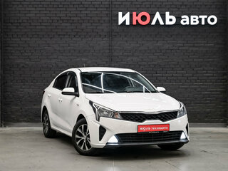 2021 Kia Rio IV Рестайлинг, белый, 1300000 рублей, вид 3