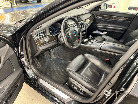 2012 BMW 7 серии Long 740Li xDrive V (F01/F02/F04) Рестайлинг, чёрный, 1550000 рублей - вид 6