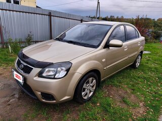 2010 Kia Rio II Рестайлинг, бежевый, 450000 рублей, вид 3