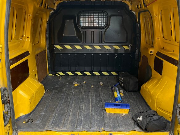 2011 Ford Transit Connect, жёлтый, 530000 рублей - вид 6