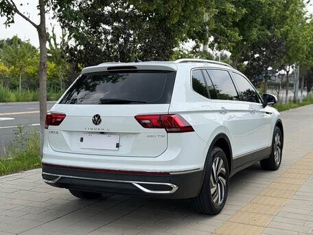 2023 Volkswagen Tiguan II Рестайлинг, белый, 2330000 рублей, вид 4