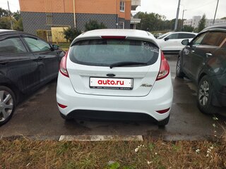 2015 Ford Fiesta Mk6 Рестайлинг, белый, 650000 рублей, вид 4