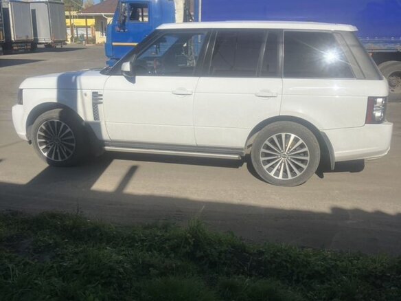 2011 Land Rover Range Rover III Рестайлинг 2, белый, 2000000 рублей - вид 12