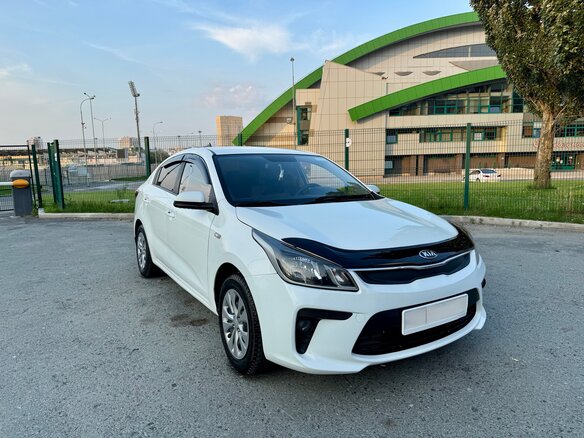 2019 Kia Rio IV, белый, 1020000 рублей - вид 1
