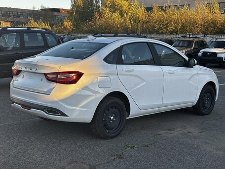 2026 Lada (ВАЗ) Vesta I Рестайлинг (NG), белый, 1730000 рублей, вид 3