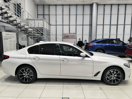 2018 BMW 5 серии 520d VII (G30/G31/G38), белый, 2330000 рублей, вид 4