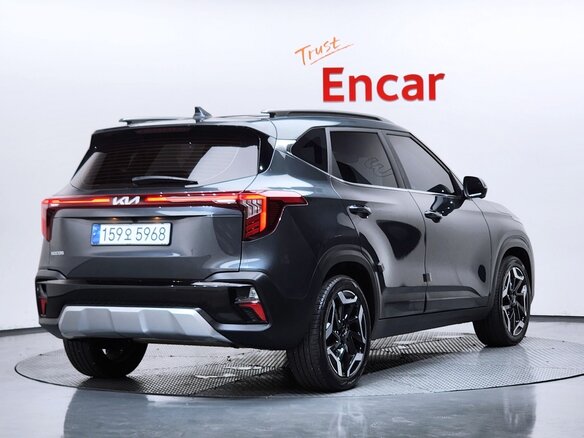 2022 Kia Seltos I Рестайлинг, серебристый, 2170000 рублей - вид 1