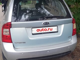 2009 Kia Carens II (UN), серебристый, 650000 рублей, вид 3