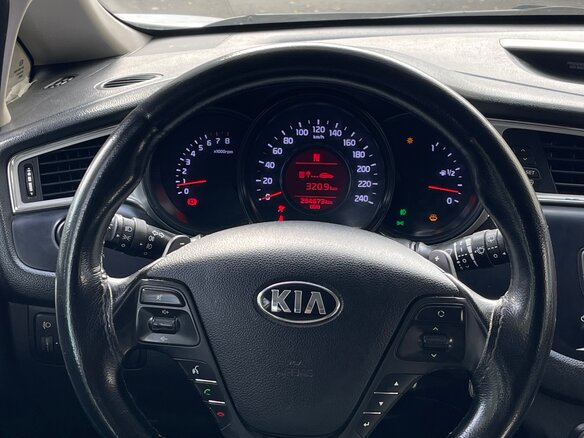 2018 Kia Ceed II Рестайлинг, белый, 1250000 рублей - вид 8