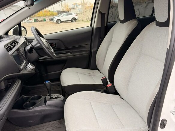 2017 Toyota Aqua I Рестайлинг 2, белый - вид 5