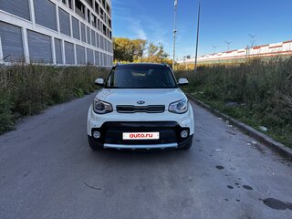 2017 Kia Soul II Рестайлинг, бежевый, 1850000 рублей, вид 1