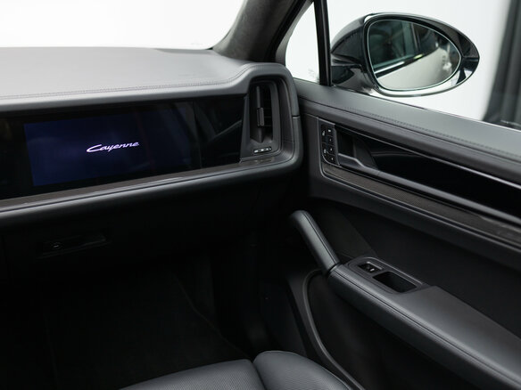 2025 Porsche Cayenne GTS Coupé III Рестайлинг, серый, 20290000 рублей - вид 17