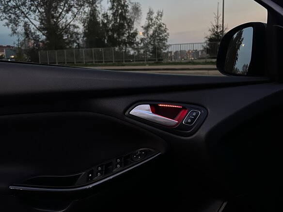 2017 Ford Focus III Рестайлинг, серый, 1200000 рублей - вид 18