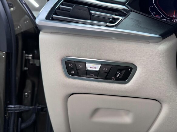 2021 BMW X7 40d I (G07), зелёный, 9800000 рублей - вид 18