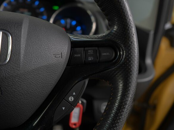 2012 Honda Fit Hybrid II, жёлтый, 1109000 рублей - вид 16