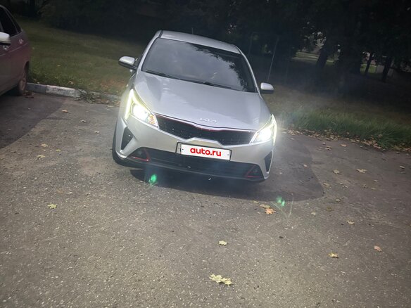 2021 Kia Rio IV Рестайлинг, серый, 1850000 рублей