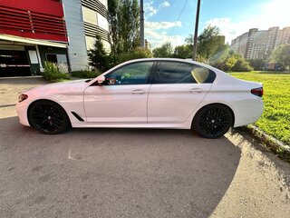 2021 BMW 5 серии 530d xDrive VII (G30/G31/G38) Рестайлинг, белый, 4350000 рублей, вид 2