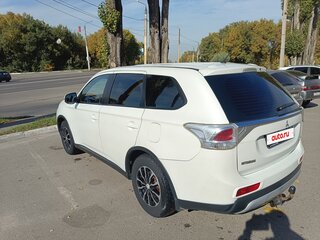 2014 Mitsubishi Outlander III, белый, 1380000 рублей, вид 4