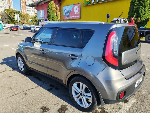2018 Kia Soul II Рестайлинг, серебристый, 1450000 рублей - вид 2