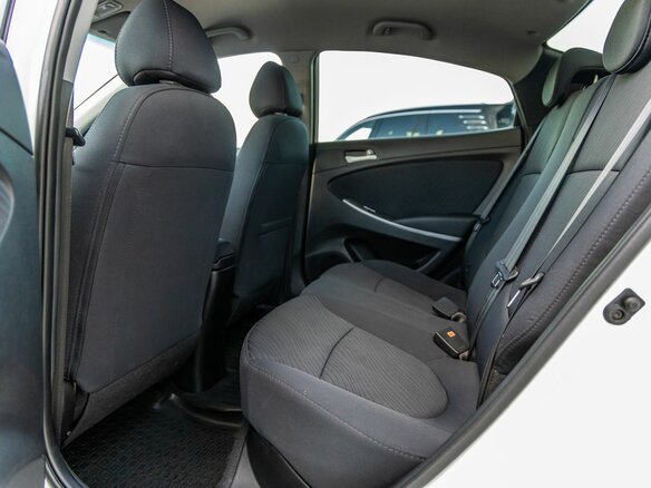 2015 Hyundai Solaris I Рестайлинг, белый, 1098000 рублей - вид 25