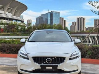 2019 Volvo V40 II Рестайлинг, белый, 1950000 рублей, вид 2