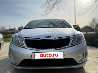 2014 Kia Rio 5-speed III, серебристый, 820000 рублей, вид 2