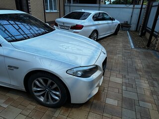2011 BMW 5 серии 550i xDrive VI (F10/F11/F07), белый, 1700000 рублей, вид 4