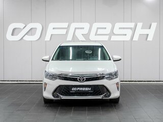 2017 Toyota Camry VII (XV50) Рестайлинг 2, белый, 2399000 рублей, вид 3