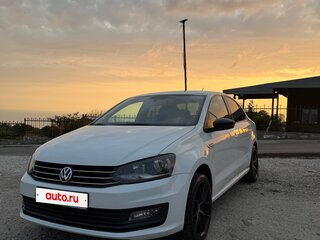 2017 Volkswagen Polo V Рестайлинг, белый, 899000 рублей, вид 1