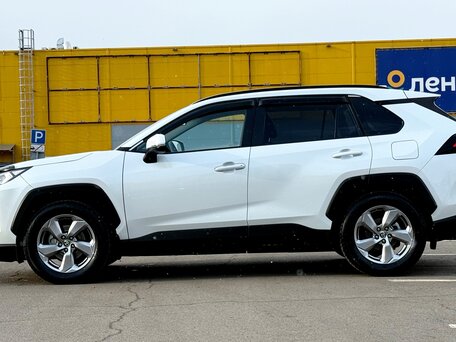 2020 Toyota RAV4 V (XA50), белый, 3390000 рублей, вид 3