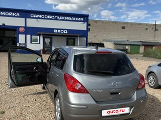 2010 Nissan Tiida I Рестайлинг, серый, 850000 рублей, вид 2