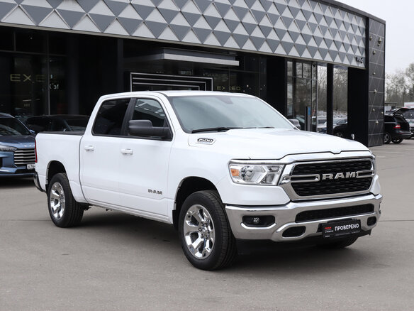 2022 Ram 1500 Crew Cab V, белый, 5801400 рублей - вид 2