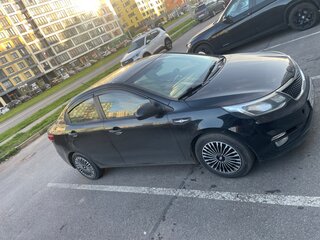 2015 Kia Rio III Рестайлинг, чёрный, 550000 рублей, вид 3