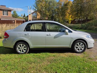 2010 Nissan Tiida I Рестайлинг, серебристый, 1000000 рублей, вид 4