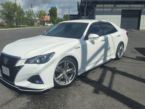 2016 Toyota Crown XIV (S210) Рестайлинг, белый, 3000000 рублей