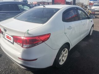 2015 Kia Rio III Рестайлинг, белый, 550000 рублей, вид 3