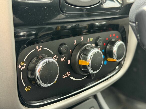 2014 Renault Duster I, бежевый, 820000 рублей - вид 11