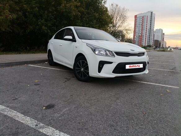 2017 Kia Rio IV, белый, 1159000 рублей