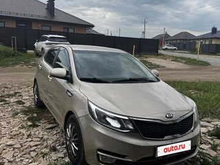 2015 Kia Rio III Рестайлинг, бежевый, 840000 рублей, вид 1