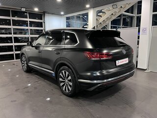 2019 Volkswagen Touareg III, чёрный, 4940000 рублей, вид 5
