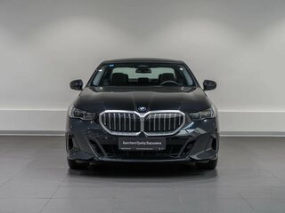 2024 BMW 5 серии 525i VIII (G60/G61/G68), чёрный, 6650000 рублей, вид 2